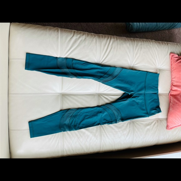 Wunder Under Mesh Emerald Green LuluLemon Size 4 - Picture 2 of 4